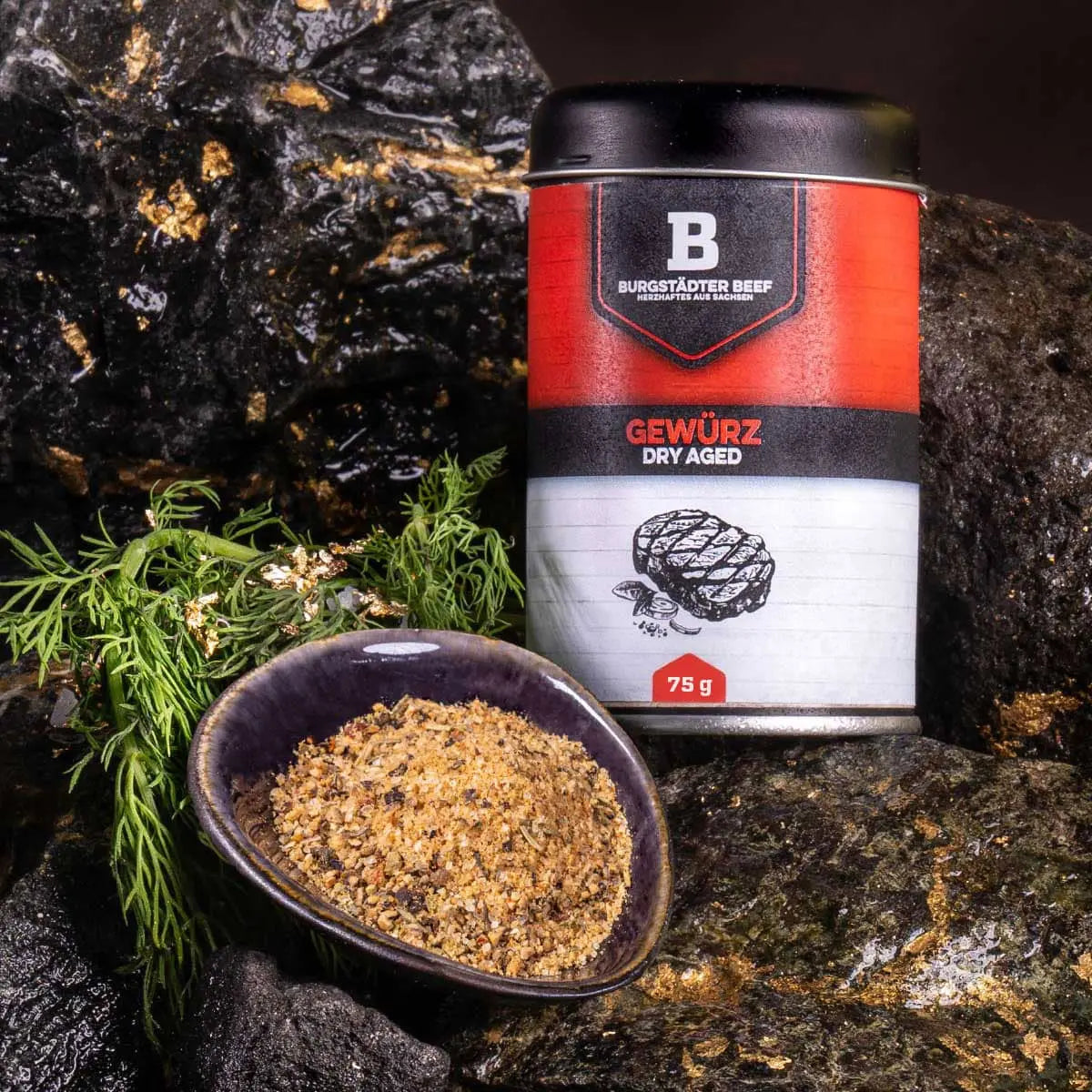 Dry Aged Gewürz in rot weißer Dose neben dem Gewürz in Schale
