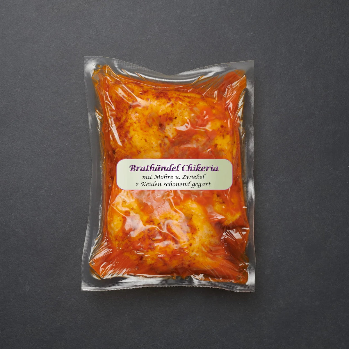 Zwei Sous Vide gegarte Hühnerkeulen verpackt.