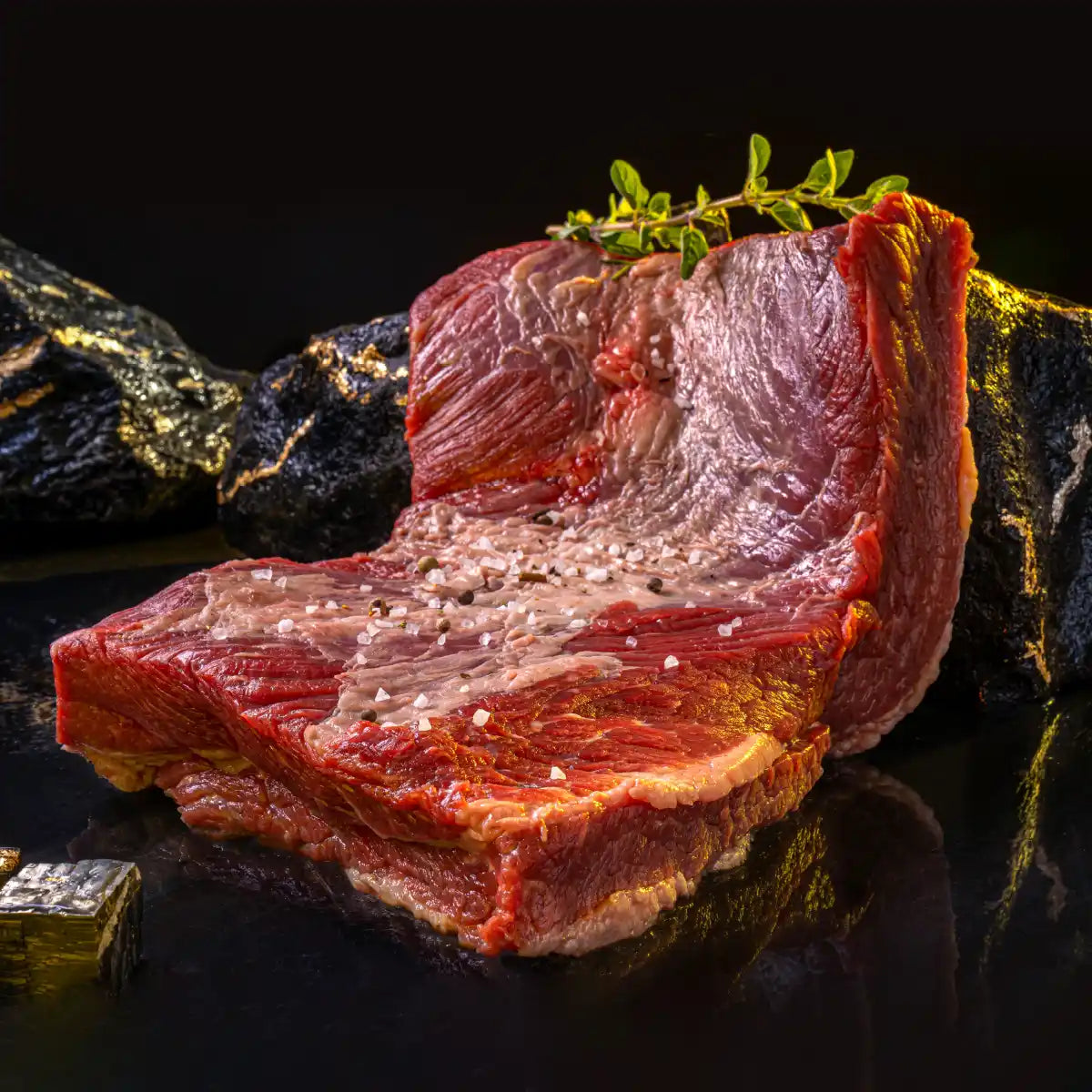 Center Cut Brisket vom Burgstädter Angus auf Steinen