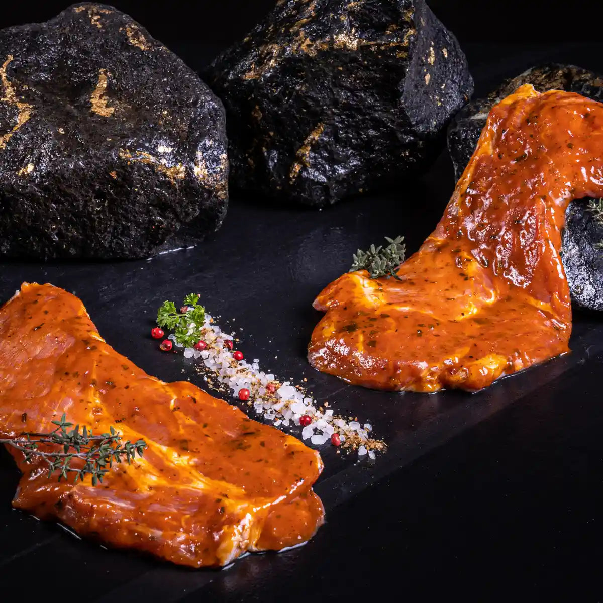 Zwei Schweinekammsteaks Capri