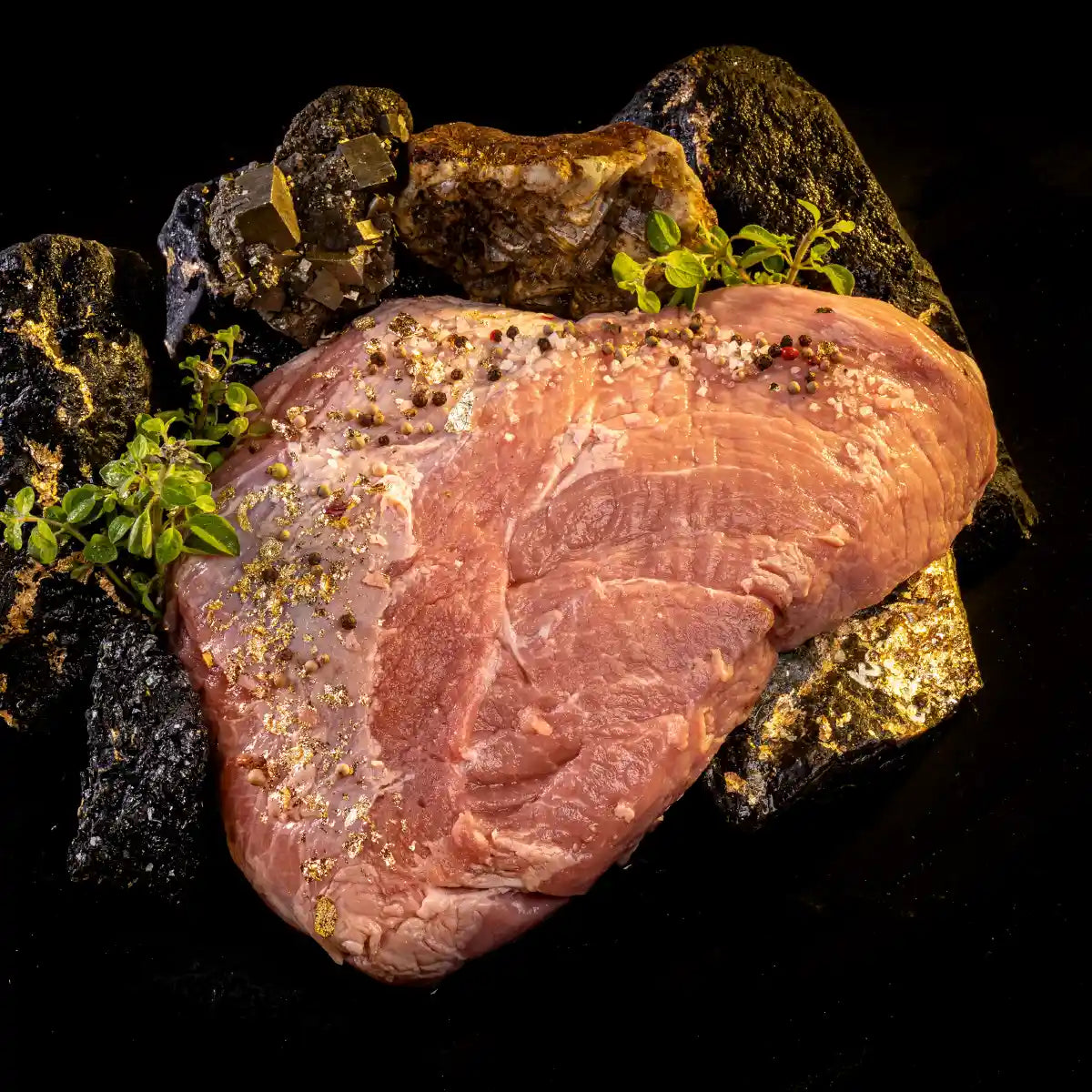 Oberschale auf dunklem Untergrund